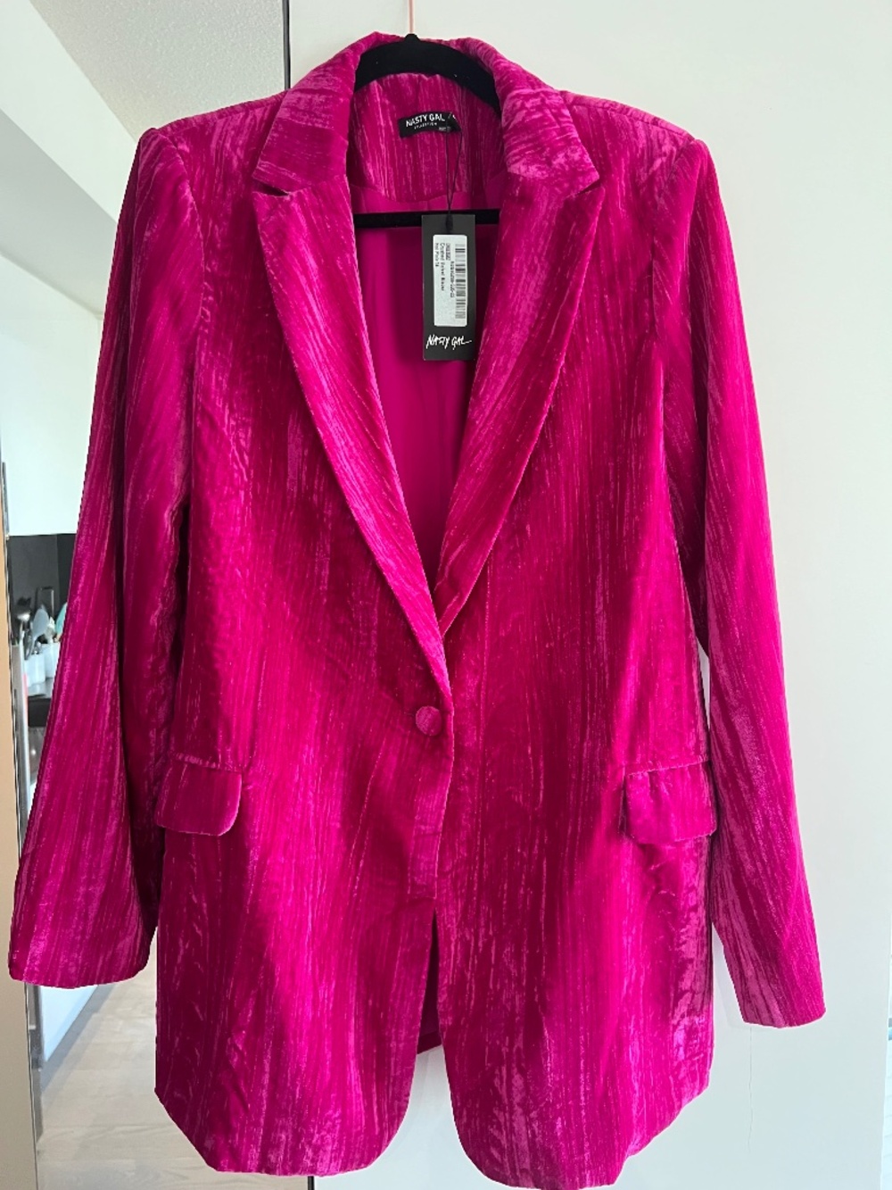 Super cool, magenta, velour blazer
